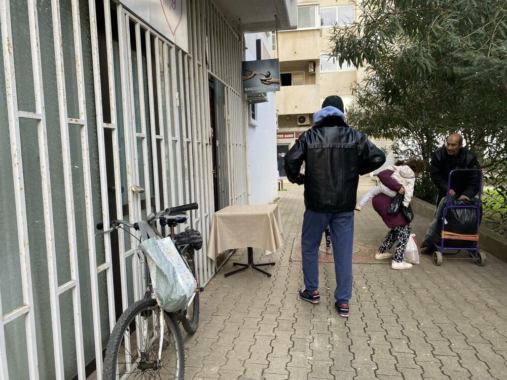 <p>Iako se nisu poznavale prije osnivanja kuhinje, prije pet godina ih je spojio humanitarni rad, sada podijele oko 250 obroka dnevno, a uskoro će jednoj porodici uručiti ključeve novog doma...</p>