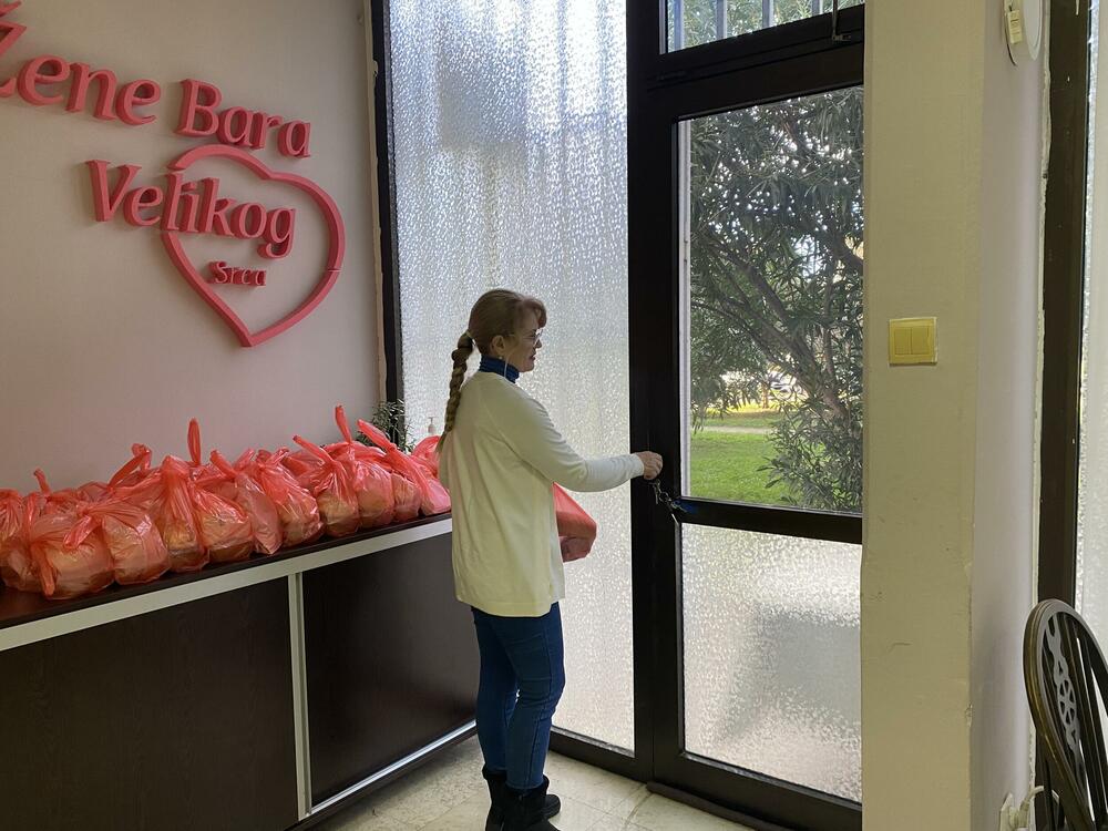 <p>Iako se nisu poznavale prije osnivanja kuhinje, prije pet godina ih je spojio humanitarni rad, sada podijele oko 250 obroka dnevno, a uskoro će jednoj porodici uručiti ključeve novog doma...</p>