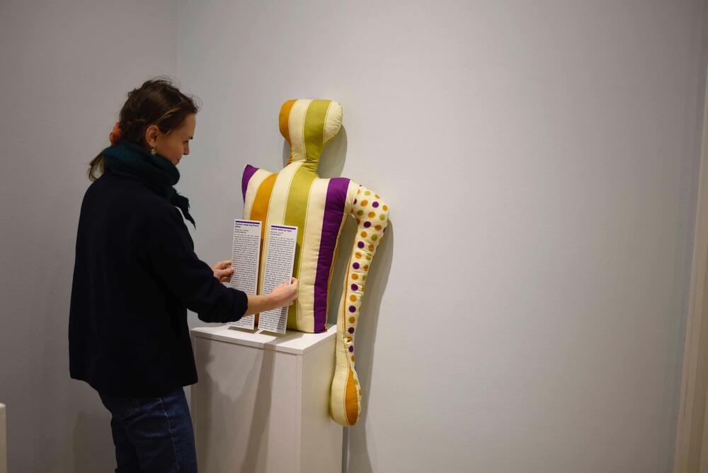 Sa postavljanja izložbe u Podgorici