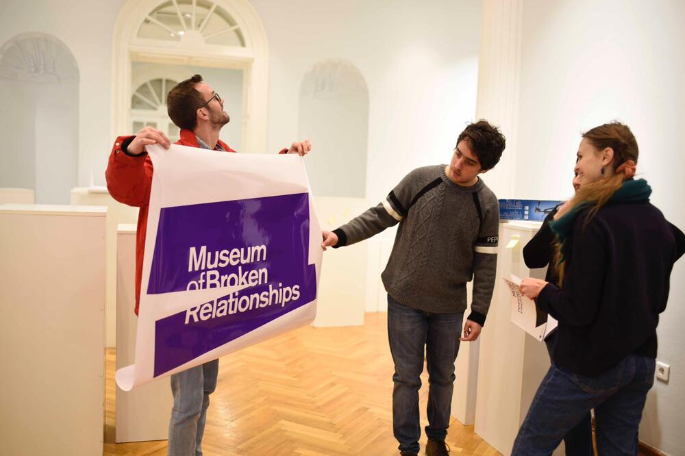 Sa postavljanja izložbe, Foto: MSUCG