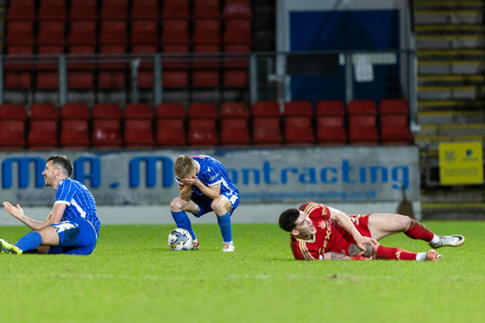 Rubežić nakon povrede u meču sa Sent Džonstonom, Foto: Aberdeen FC