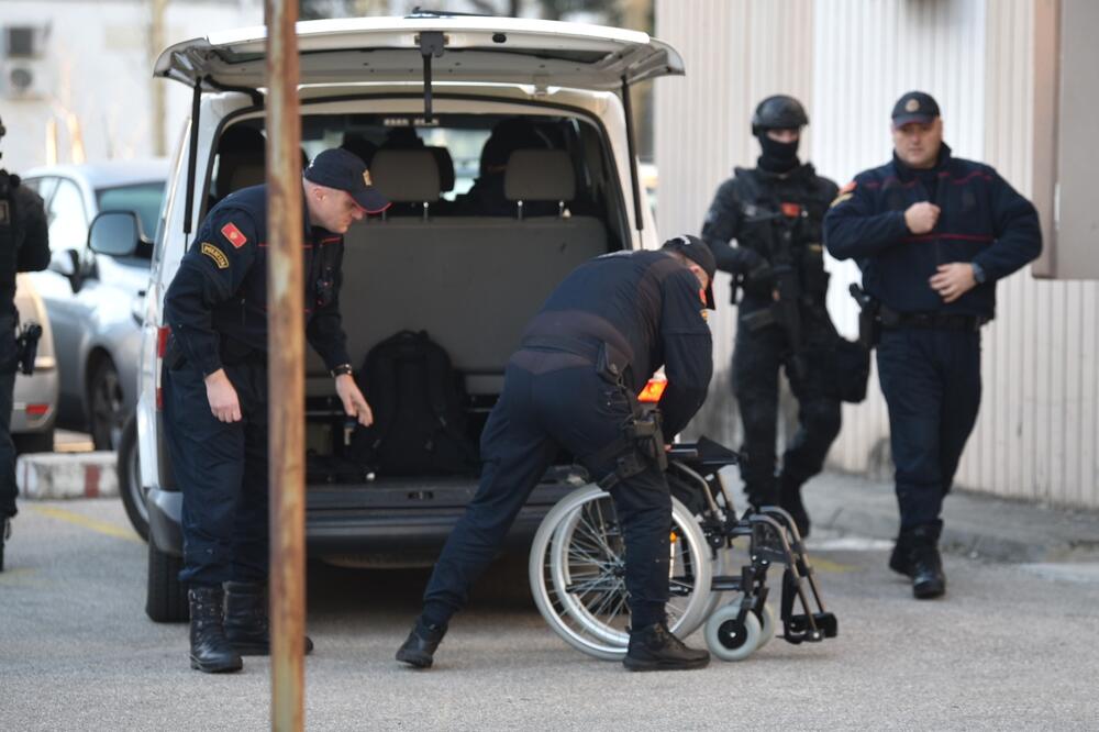 Danas ispred ODT-a u Podgorici, Foto: Boris Pejović