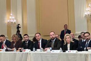 Nikolić: Srbija pokušava da izmijeni istoriju kako bi dominirala u...