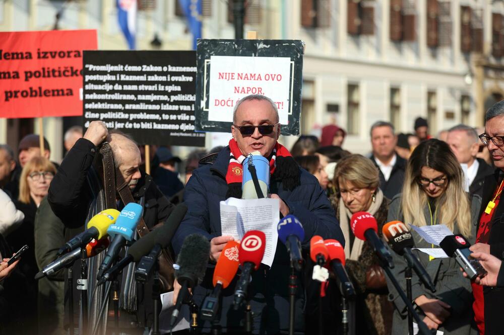 Hrvoje Zovko na protestu na Trgu svetog Marka u Zagrebu, Foto: BETAPHOTO