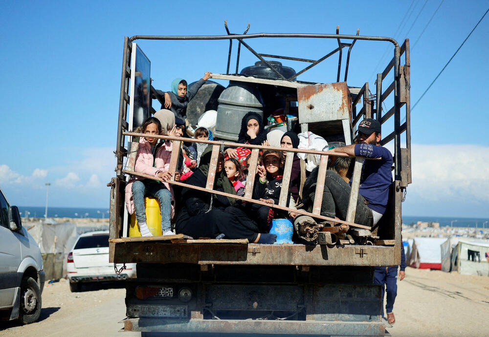 Raseljeni Palestinci bježe iz Kan Junisa ka Rafi