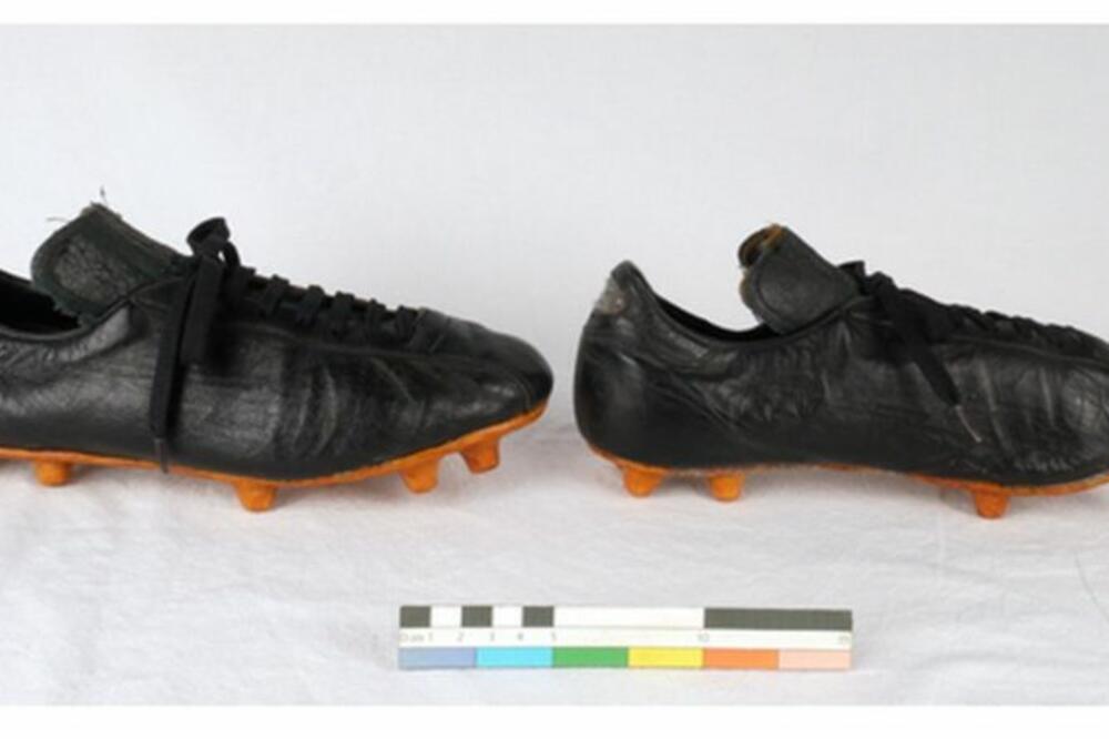 Kopačke su sačuvane rekonstrukcijom delova plastičnog đona, Foto: CMAS, WILTSHIRE COUNCIL