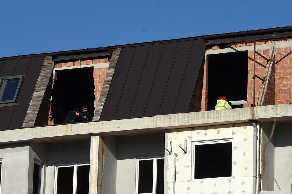 Rušenje lamele počelo je rano ujutro 11. januara i obustavljeno istog dana, Foto: Luka Zekovic