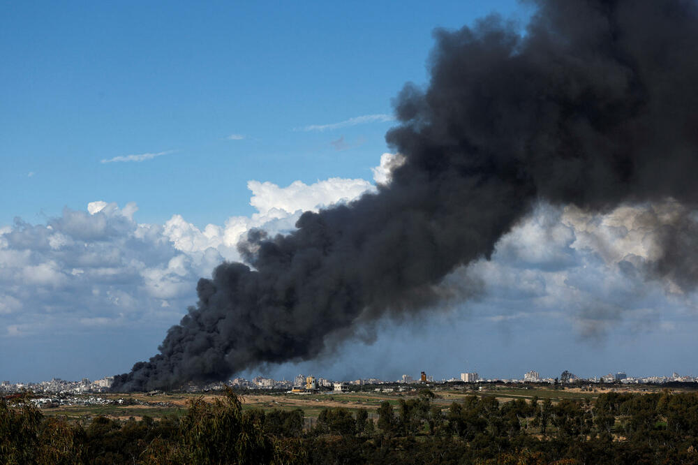 Dim iznad Gaze u srijedu, Foto: Reuters