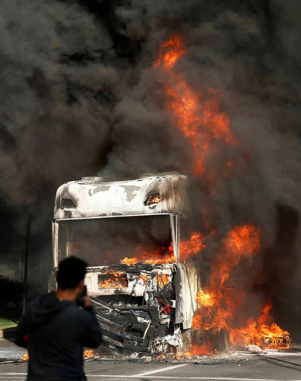 <p>Za gašenje požara mobilisano je 14 brodova i pet helikoptera</p>