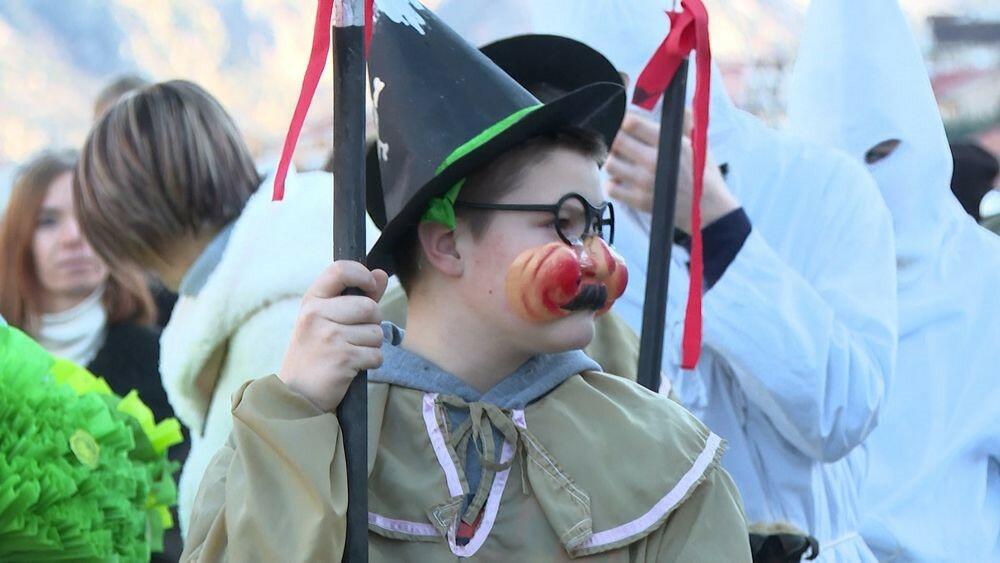 <p>Za kraljicu karnevala proglašena je Tea Grgurević, mještanka naselja Škaljari</p>