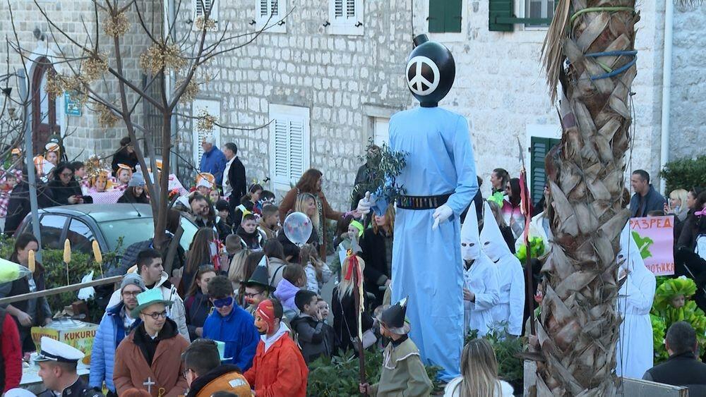 <p>Za kraljicu karnevala proglašena je Tea Grgurević, mještanka naselja Škaljari</p>