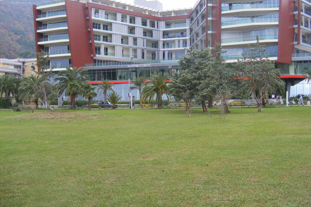 TQ Plaza i park ispred kompleks, Foto: Vuk Lajović