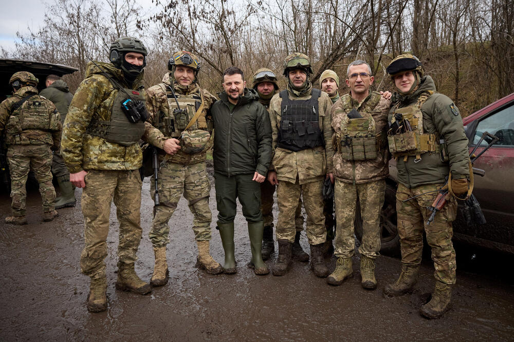 Zelenski sa vojnicima, Foto: Reuters