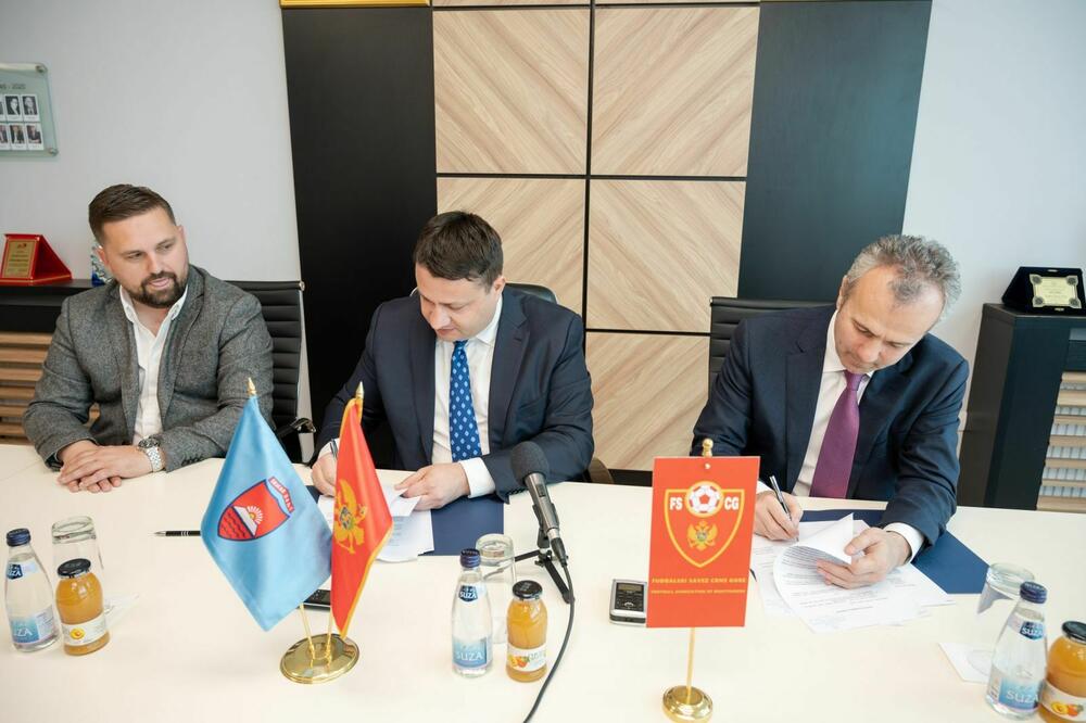 Sa potpisivanja ugovora o gradnji, Foto: Opština