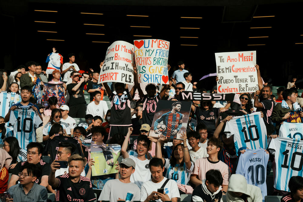 Navijači su bili spremni da dpčekaju Mesija, Foto: Reuters