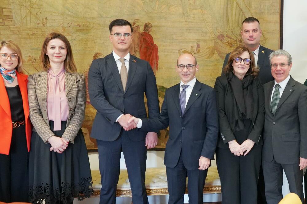 Sa sastanka, Foto: MUP