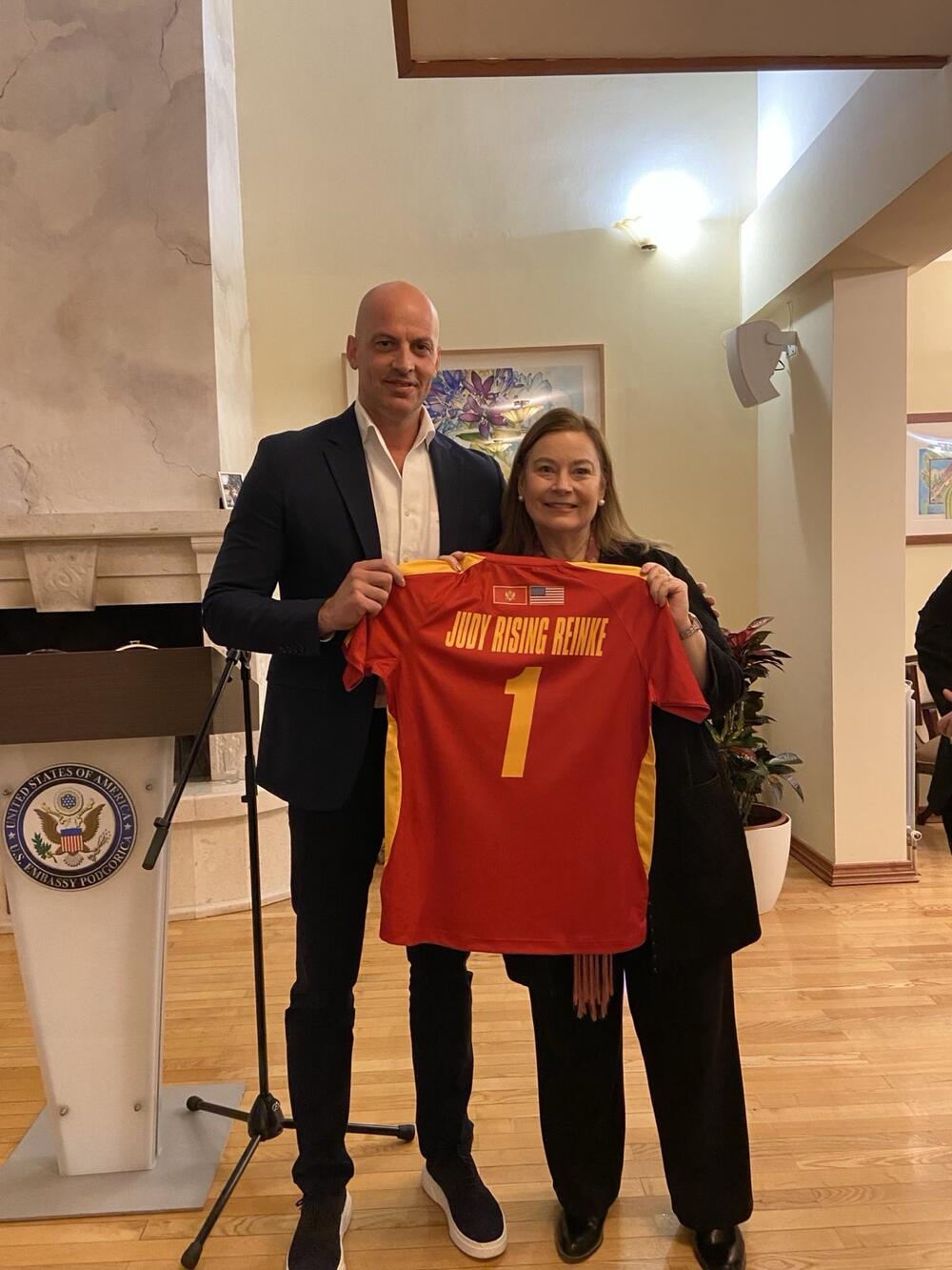 Kapisoda i Rajzing Rajnke