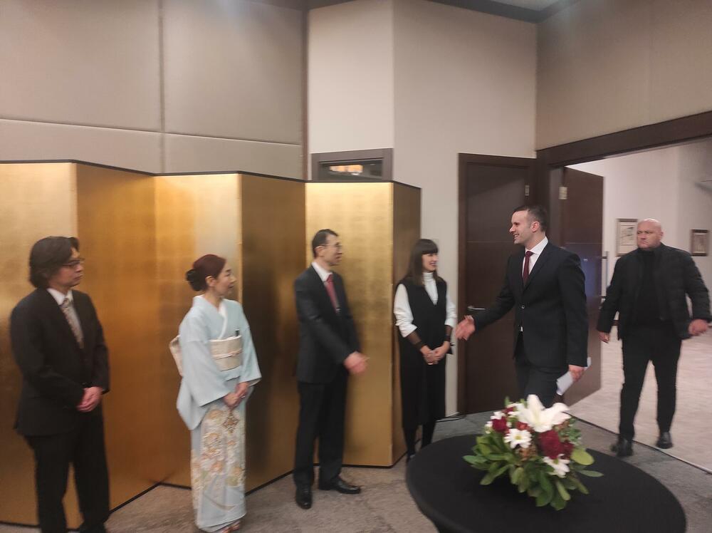 <p>Premijer istakao da je započeta komunikacija o proslavi jubileja - 20 godina diplomatskih odnosa dviju država, dok je ambasador Japana poručio da su spremni da pruže "neophodnu podršku u nadi da će u budućnosti više japanskih kompanija započeti poslovanje u Crnoj Gori"</p>