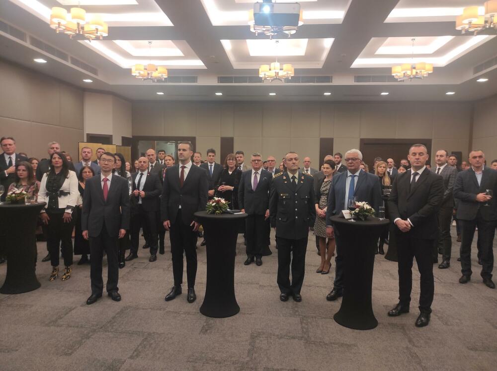 <p>Premijer istakao da je započeta komunikacija o proslavi jubileja - 20 godina diplomatskih odnosa dviju država, dok je ambasador Japana poručio da su spremni da pruže "neophodnu podršku u nadi da će u budućnosti više japanskih kompanija započeti poslovanje u Crnoj Gori"</p>