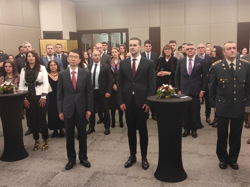 <p>Premijer istakao da je započeta komunikacija o proslavi jubileja - 20 godina diplomatskih odnosa dviju država, dok je ambasador Japana poručio da su spremni da pruže "neophodnu podršku u nadi da će u budućnosti više japanskih kompanija započeti poslovanje u Crnoj Gori"</p>