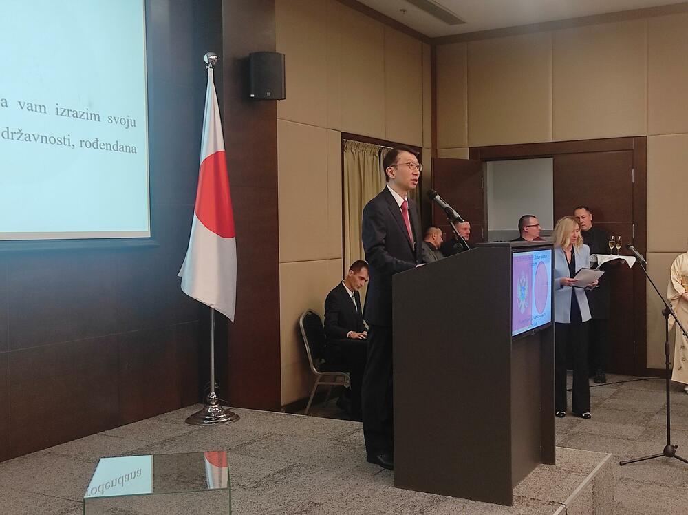 <p>Premijer istakao da je započeta komunikacija o proslavi jubileja - 20 godina diplomatskih odnosa dviju država, dok je ambasador Japana poručio da su spremni da pruže "neophodnu podršku u nadi da će u budućnosti više japanskih kompanija započeti poslovanje u Crnoj Gori"</p>