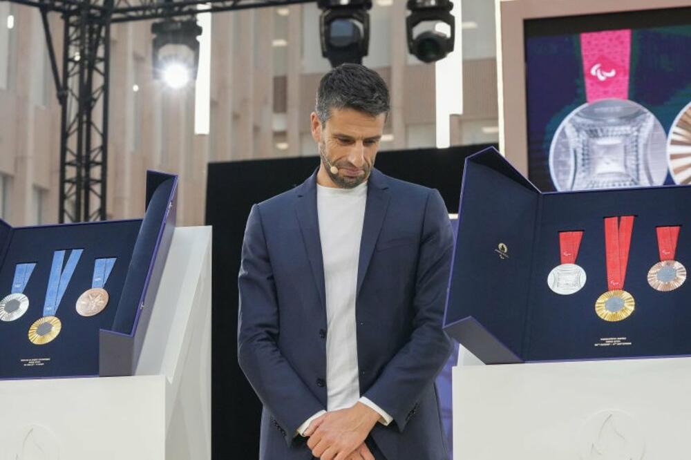 Toni Estange, predsjednik Olimpijskih igara u Parizu, predstavio je medalje, Foto: Getty Images