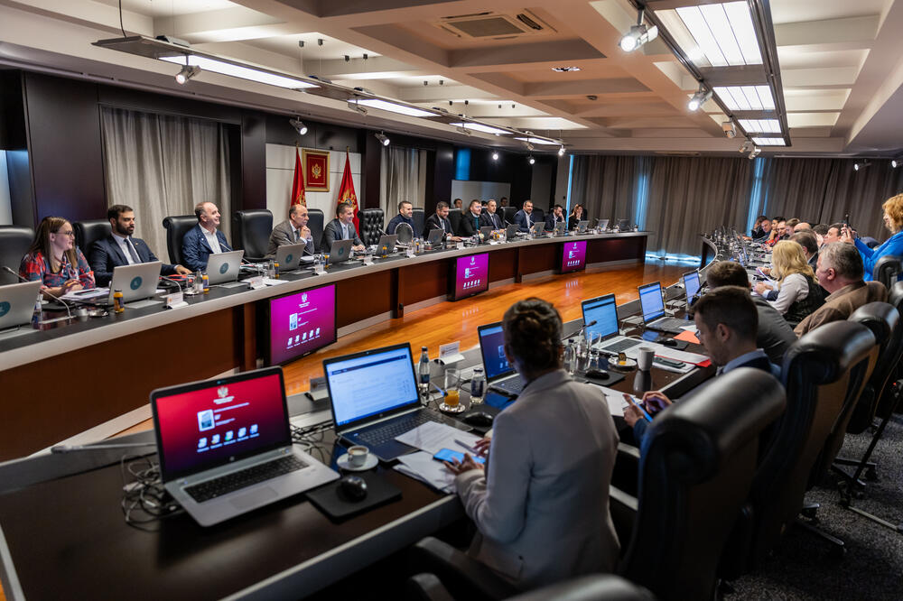 Ne odgovaraju zašto nema presova: Detalj s jučerašnje sjednice Vlade, Foto: Vlada Crne Gore