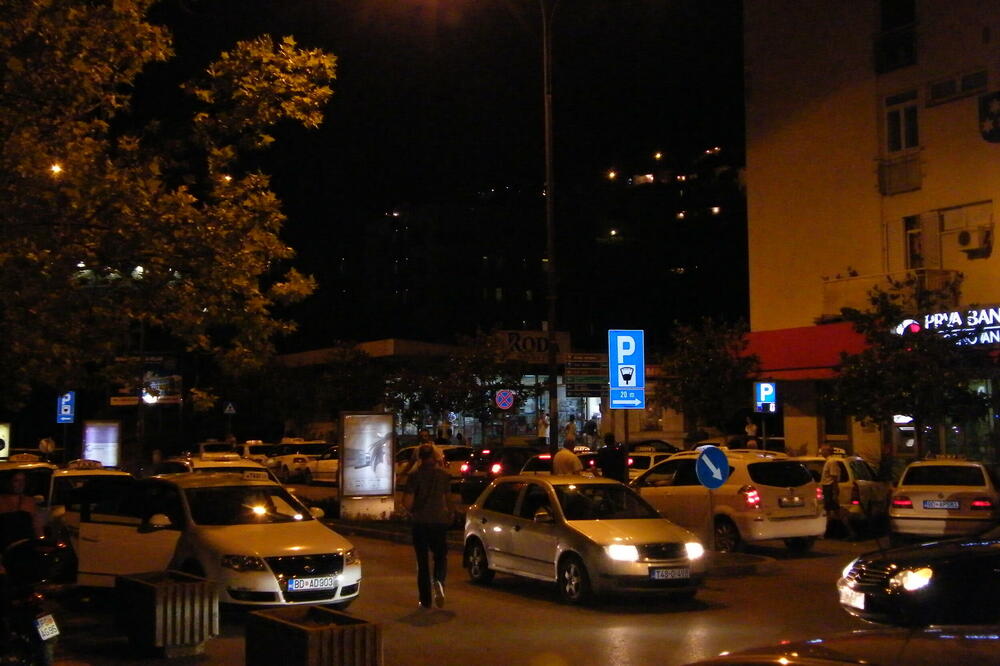 Taksisti traže da se poštuje dogovor, Foto: Vuk Lajović