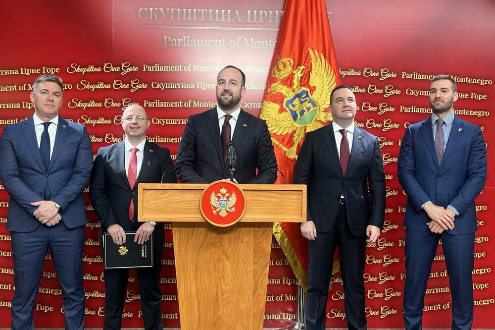 Sa pres konferencije, Foto: DPS