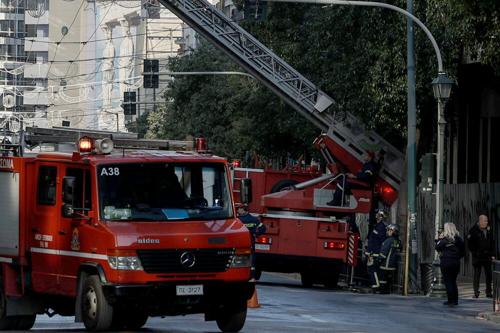 Detalj ispred Ministarstva rada Grčke nakon eksplozije, Foto: Reuters