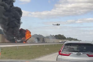 Mali avion udario u vozilo na autoputu na Floridi, dvoje mrtvih:...