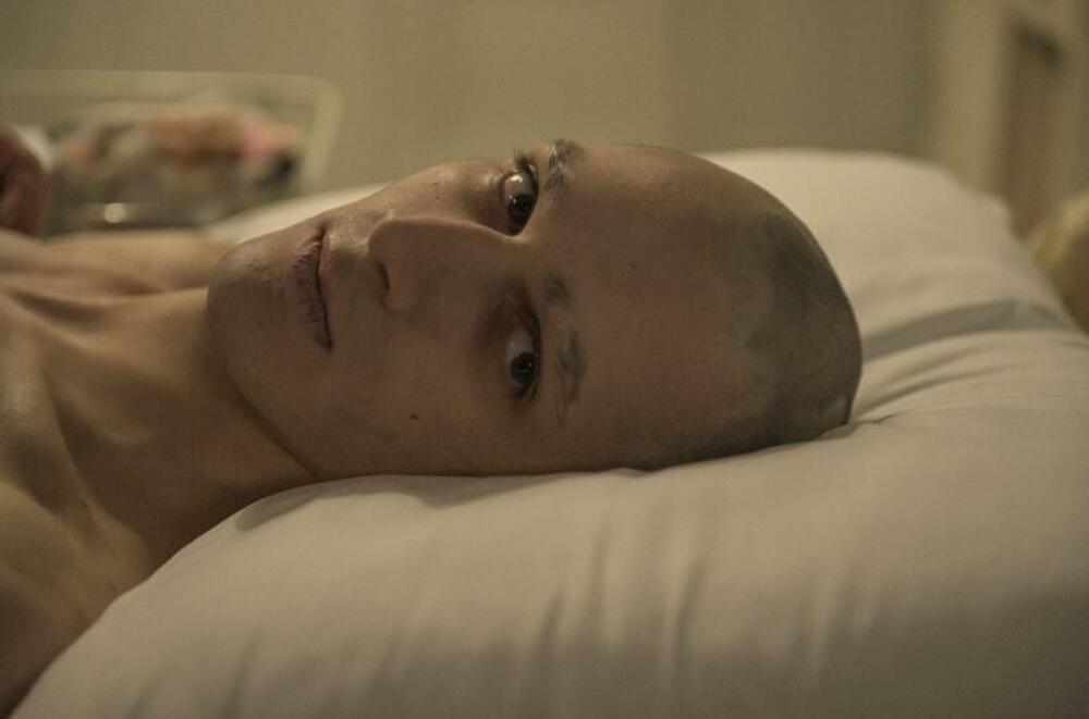 Mićović kao Života u filmu “Čuvari formule”