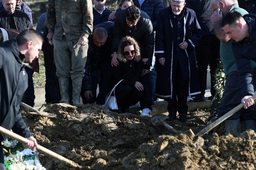 Family and friends at the funeral of Leonardo Faruku, Photo: Reuters