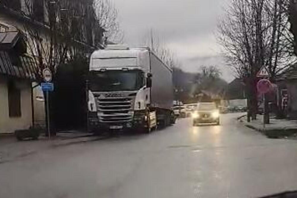 Kamion u Kolašinu, Foto: Privatna arhiva