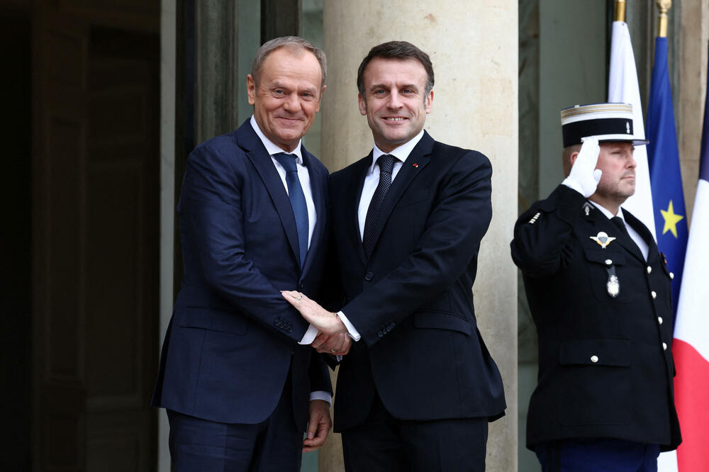 Tusk i makron juče u Parizu, Foto: Rojters