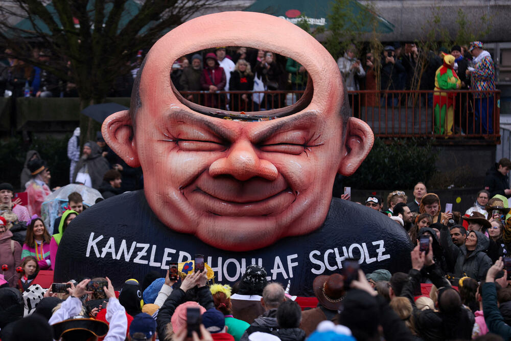 <p><span style="background-color: rgb(255, 255, 255);">Na ulicama Dizeldorfa danas je održan karneval koji su obilježile i mnoge kreacije sa političkim porukama.</span></p>