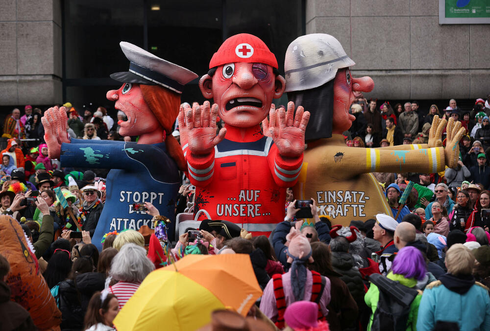 <p><span style="background-color: rgb(255, 255, 255);">Na ulicama Dizeldorfa danas je održan karneval koji su obilježile i mnoge kreacije sa političkim porukama.</span></p>