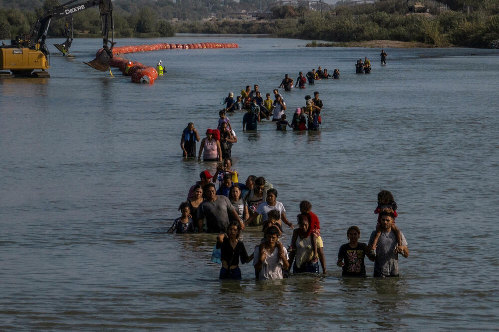 Migranti prelaze rijeku Rio Grande, Foto: REUTERS