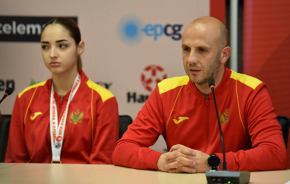 <p>Radunović je pohvalio rad selektora Dejana Ivanovića i Slađana Mikulića, kao i podršku i doprinos ostalih članova selektorskog tima u Tbilisiju</p>