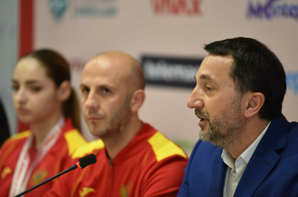 <p>Radunović je pohvalio rad selektora Dejana Ivanovića i Slađana Mikulića, kao i podršku i doprinos ostalih članova selektorskog tima u Tbilisiju</p>