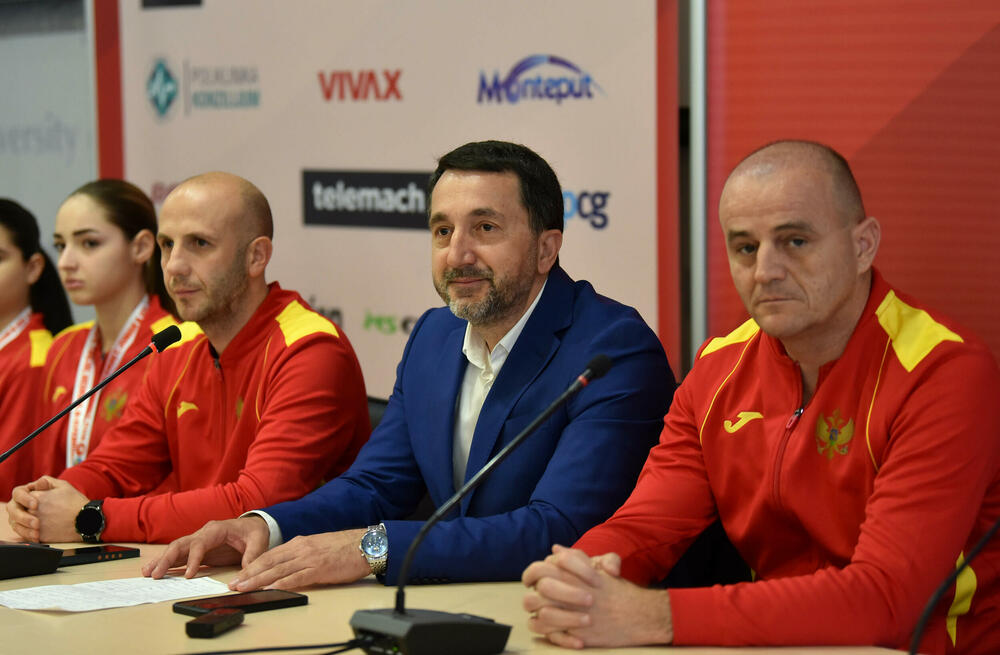 <p>Radunović je pohvalio rad selektora Dejana Ivanovića i Slađana Mikulića, kao i podršku i doprinos ostalih članova selektorskog tima u Tbilisiju</p>