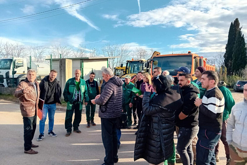 Sastanak održali na ulici, Foto: USSCG