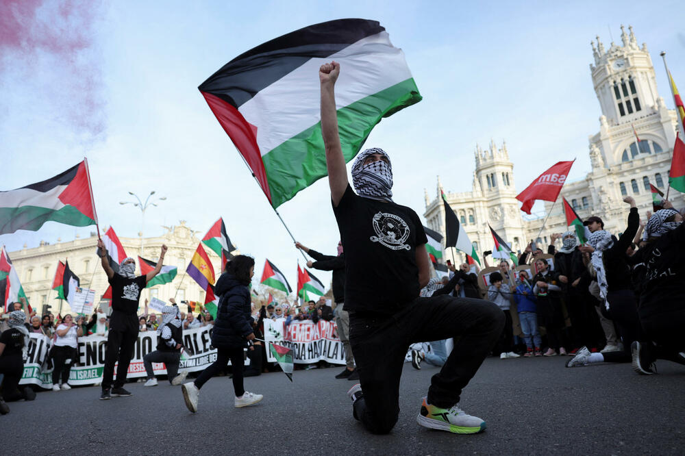 Protest u Madridu sa pozivom na prekid vatre u Gazi, Foto: Rojters