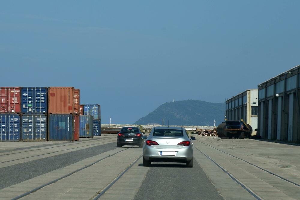 Tvrdili da imaju svoje “smjene” u Slobodnoj zoni Luke Bar (ilustracija), Foto: Boris Pejović