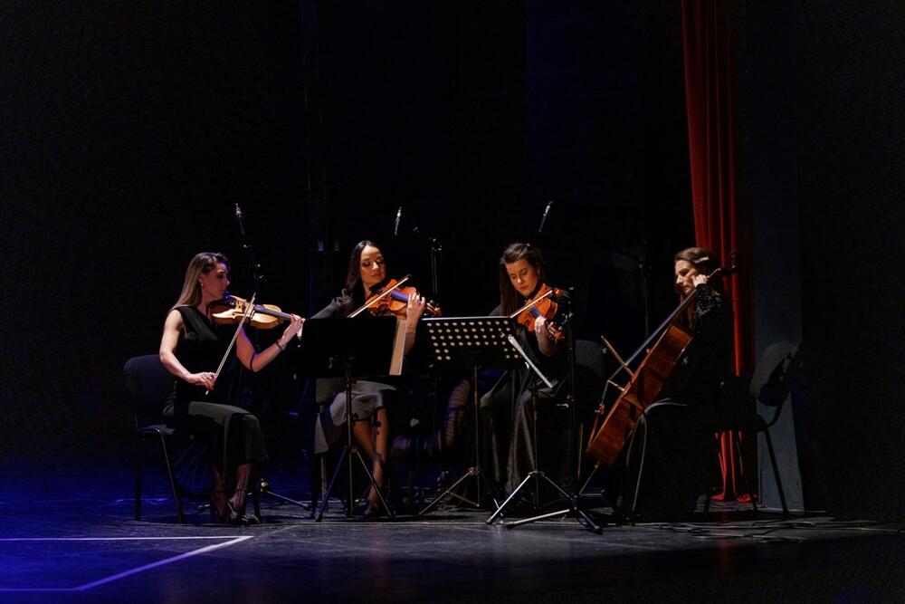 <p>Kada se kaže &bdquo;gospodin Nikšić&ldquo;, prema riječima predsjednika Skupštine, misli se na snažni kulturni i umjetnički prizvuk koji se u &bdquo;ovom gradu i danas osjeća na svakom koraku, na tu specifičnu kulturnu energiju koju je Nikšić sačuvao i u najtežim vremenima&ldquo;</p>