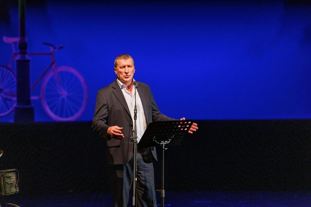 <p>Kada se kaže &bdquo;gospodin Nikšić&ldquo;, prema riječima predsjednika Skupštine, misli se na snažni kulturni i umjetnički prizvuk koji se u &bdquo;ovom gradu i danas osjeća na svakom koraku, na tu specifičnu kulturnu energiju koju je Nikšić sačuvao i u najtežim vremenima&ldquo;</p>