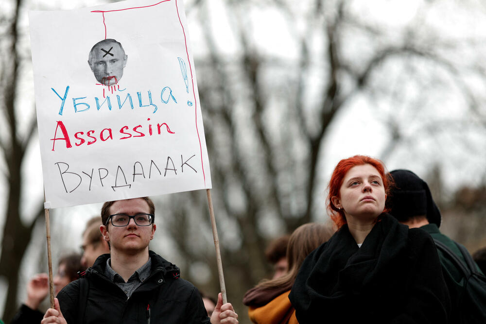Sa protestnog skupa ispred ruske ambasade u Parizu u petak