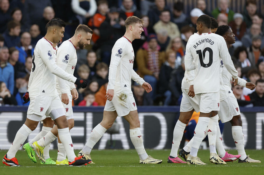 Fudbaleri Mančestera proslavljaju pogodak, Foto: Reuters