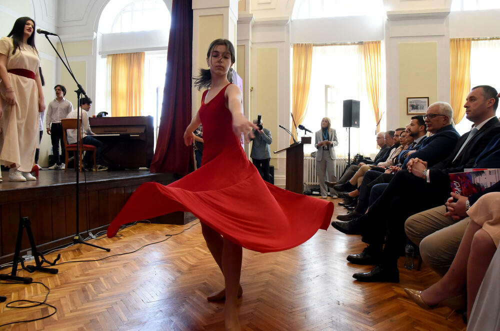 <p>Direktorica obrazovne ustanove Biljana Vučurović kazala da gimnazija bavi gorućim problemom društva i da radi i na prevenciji vršnjačkog nasilja</p>