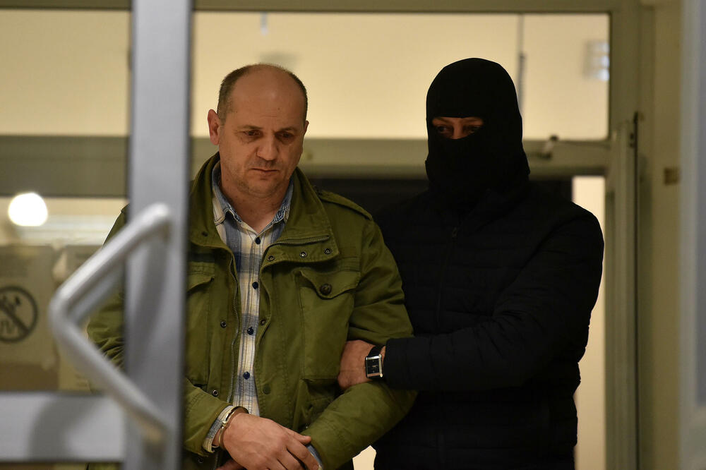 <p>Advokat Zoran Piperović potvrdio da je Mijajlović lišen slobode, nezvanični izvori tvrde da je u pitanju istraga o švercu cigareta</p>